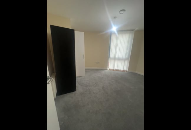 Master bedroom to LET Main Photo