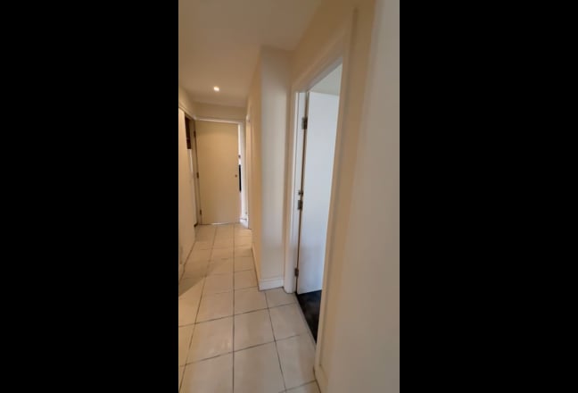 Large Double Room with Ensuite Bathroom Main Photo