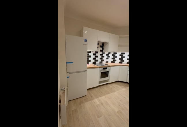 Bright double room - heart of Kensington Main Photo