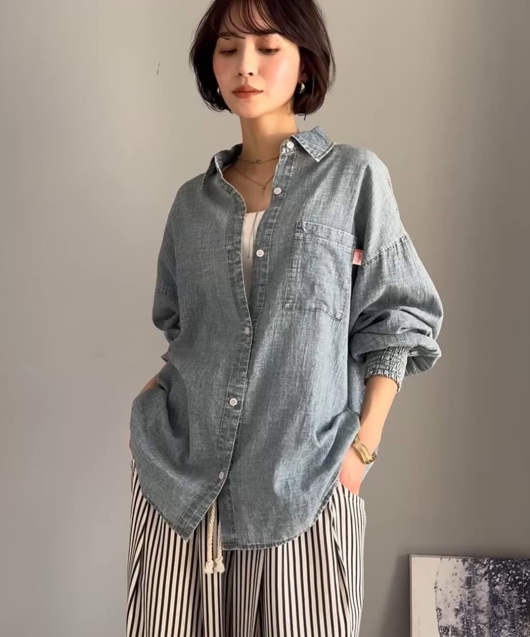 定価万 22AW新作・新品・タグ付 オーバーサイズ デニムシャツサイズ48 JaVaジャバコラボ》オーバーサイズ胸ポケットシアーデニムシャツ