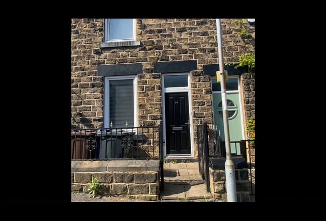 CS 🏡  Large Top Floor Ensuite Room Available NOW! Main Photo