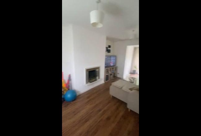 Room to let in my 2 bed house Main Photo