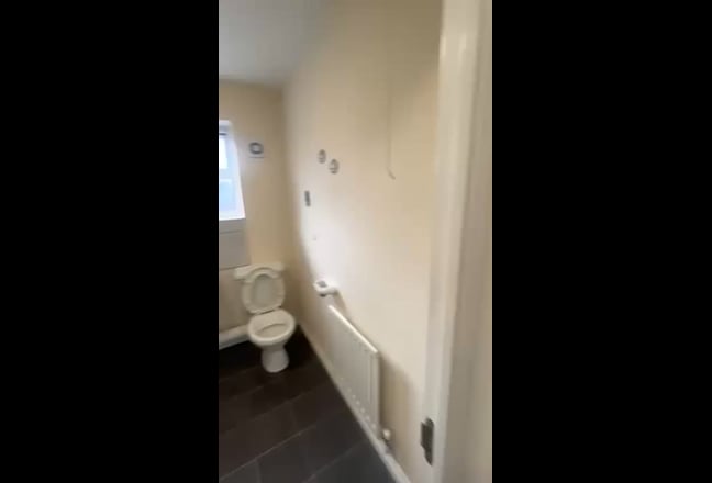 Room Available – Semi-Detached House 📮 B7 4Nf Main Photo