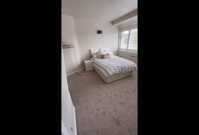 Double room with own kitchen in weybourne  Main Photo