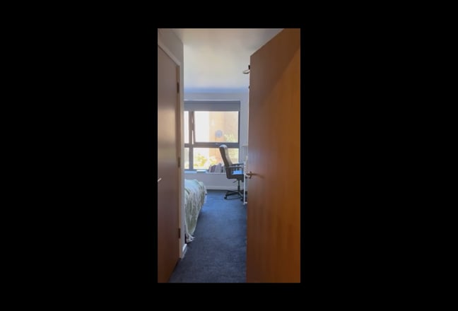 London Bridge - En-suite room available in June Main Photo