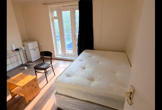  Double Room Available in Furnished 2-Bed Flat –E2 Main Photo
