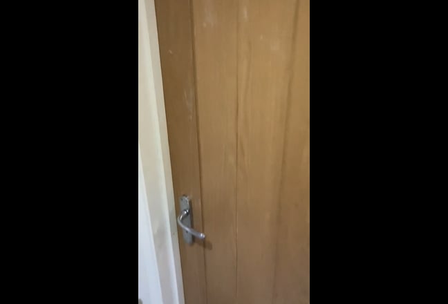 Single room in house in Hinchley Wood Main Photo
