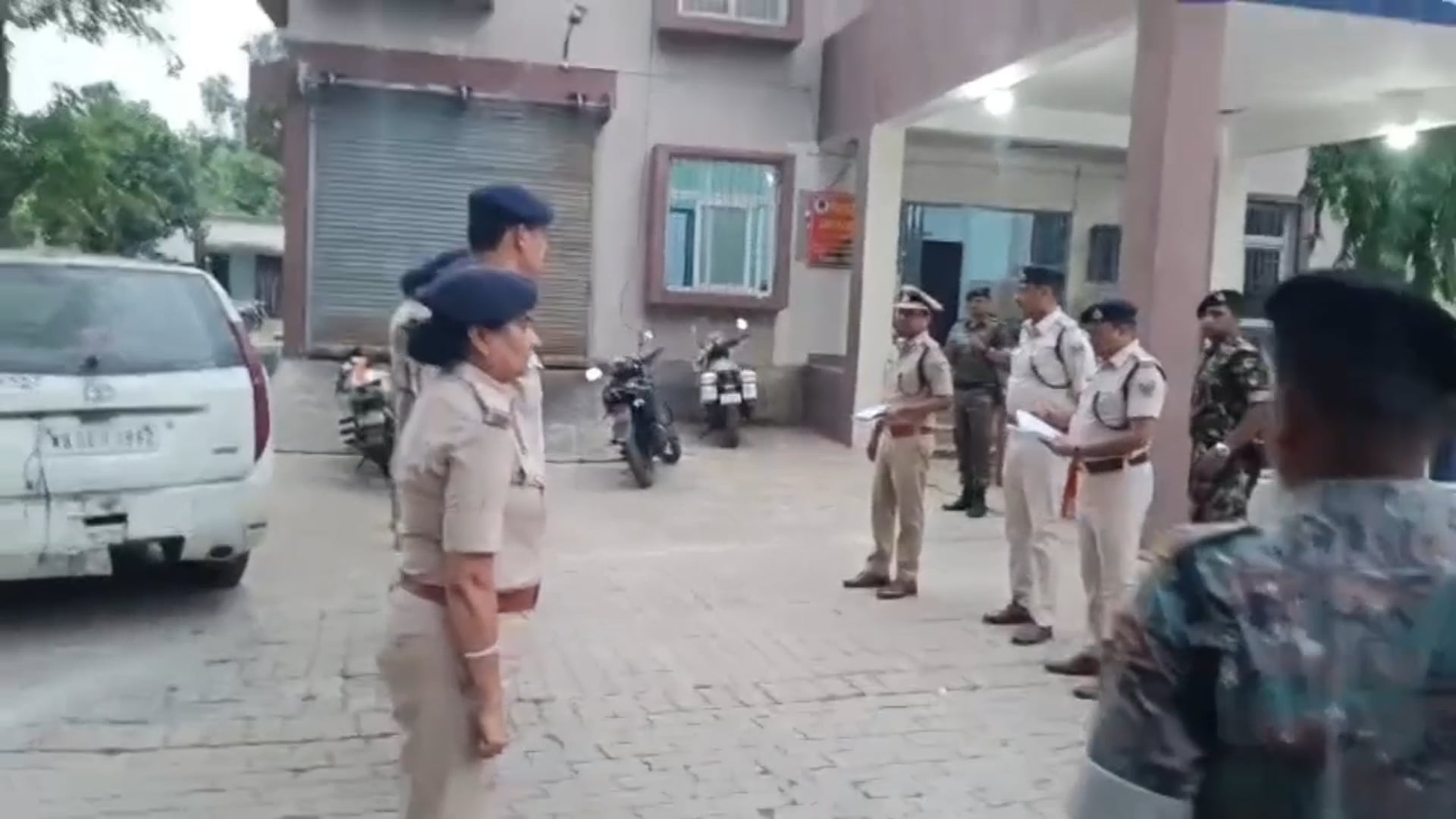 पुलिस कप्तान उपेंद्रनाथ वर्मा ने अमरपुर थाना को लिया गोद, हर सप्ताह होगा औचक निरीक्षण।
