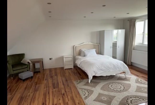 Huge loft room, with own kitchen and bathroom  Main Photo