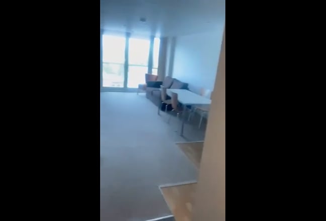 Beautiful En-suite Room in City Center Apartment  Main Photo