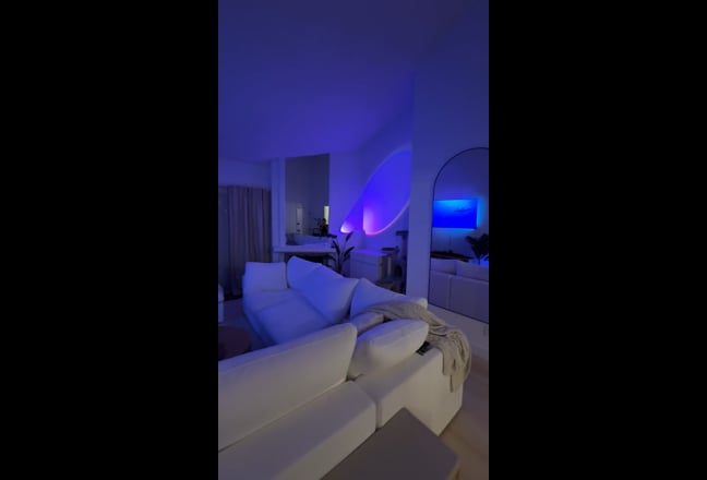 Room Available in Woodland Hills 🌴 Main Photo