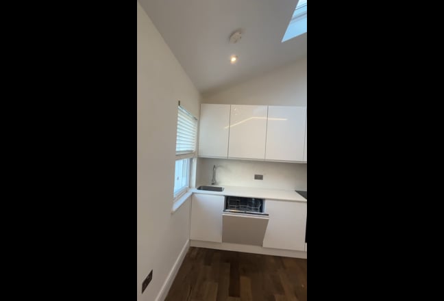 W5 5JD Ealing Broadway  Quiet Residential Area Main Photo