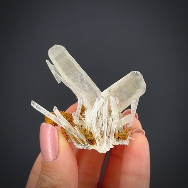 no.201 捻りガラスと鏡氷のquartz Quartz (Japan-law twin) - QTZ22-14 - Chifeng - China Mineral Specimen