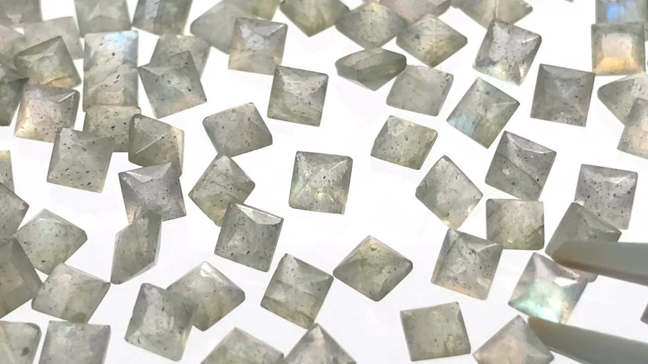 ラブラドライト ルース スクエアファセットカット3×3mm｜天然石ビーズ
