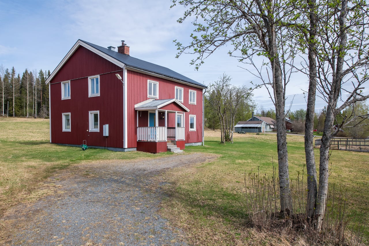 Gård utan jordbruk på Åkervägen 10 Rentjärn Malå kommun - video