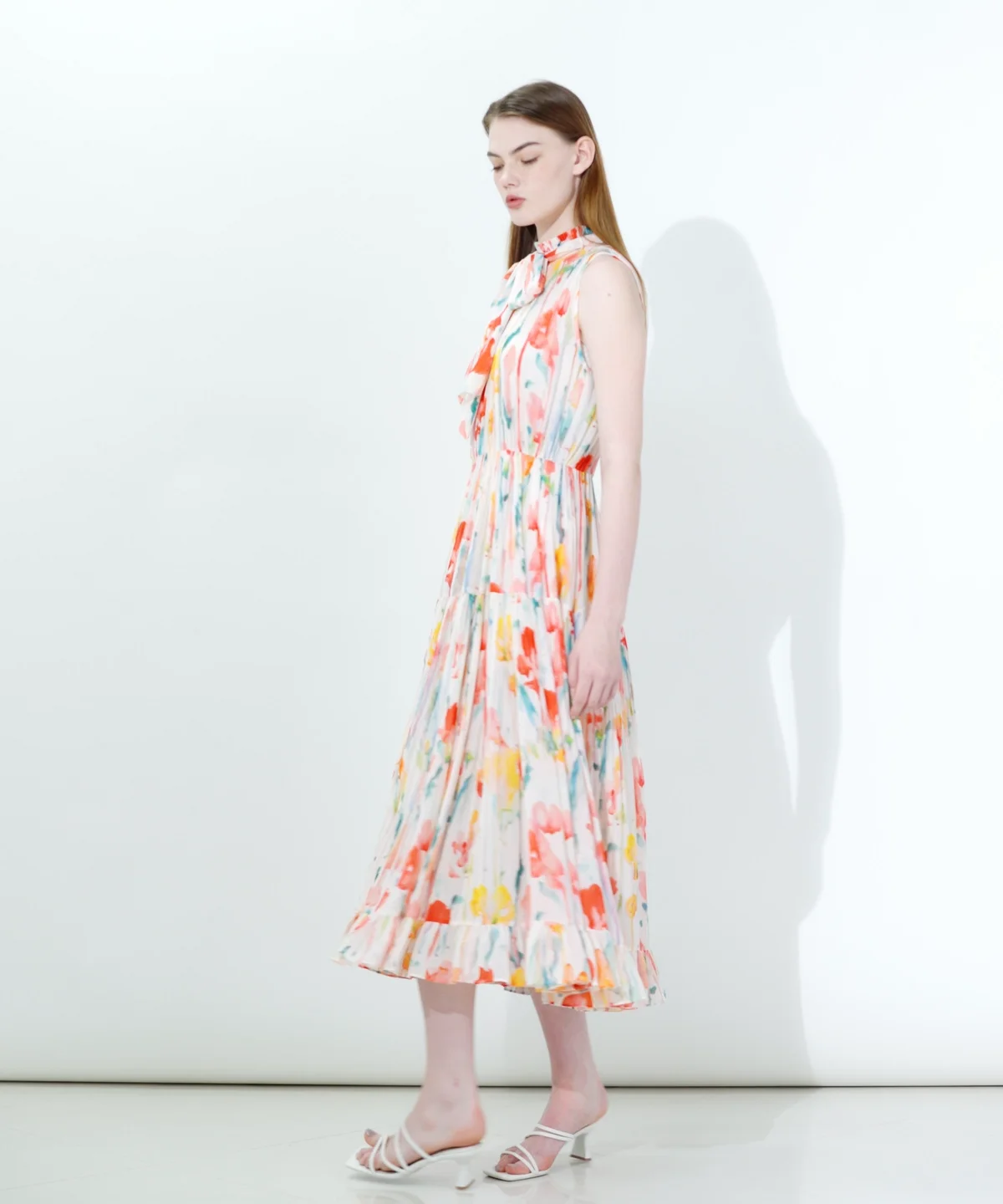 DSC / フラワーシフォンギャザーノースリワンピース DRESS Night STORE