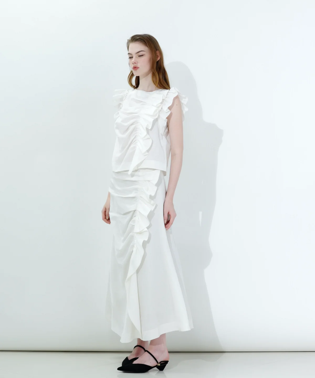 Sov. / アシンメトリーボリュームフリルブラウス TOPS Night STORE