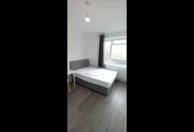 Hi, I’m Francesca, a student renting out my room. Main Photo
