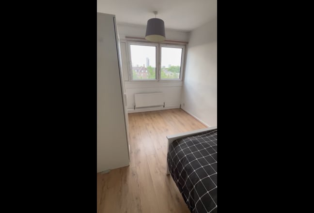 Bright Double Room Available Main Photo