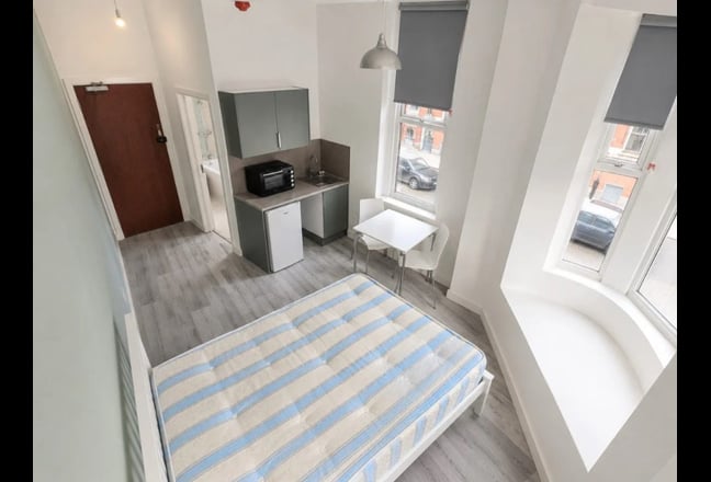 ✨ Beautiful Self Contained Studio Flat – Inc Bills Main Photo