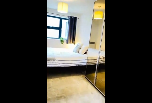 Stunning 1-Bed Apartment with Private Balcony Main Photo