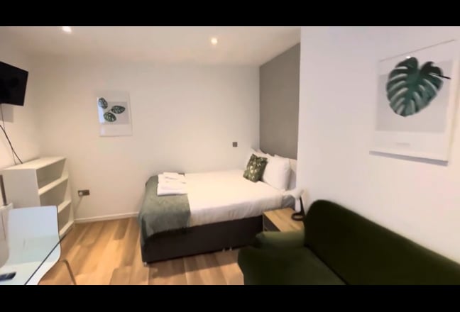 Spacious Ground Floor Studio, Wi-Fi & Water Incl Main Photo