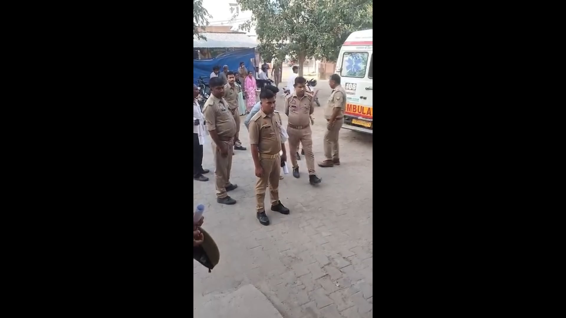 बसखारी थानाक्षेत्र अंतर्गत राष्ट्रीय राजमार्ग 233 पर कसदहां शुकुल बाजार में स्थित वरद होटल में बृहस्पतिवार को संदिग्ध परिस्थिति में प्रेमी व उसकी बेहोश प्रेमिका मिलने से सनसनी फैल गई। इलाज के दौरान प्रेमिका प्रिया की मेडिकल कॉलेज सद्दरपुर टाण्डा में मौत हो गयी।