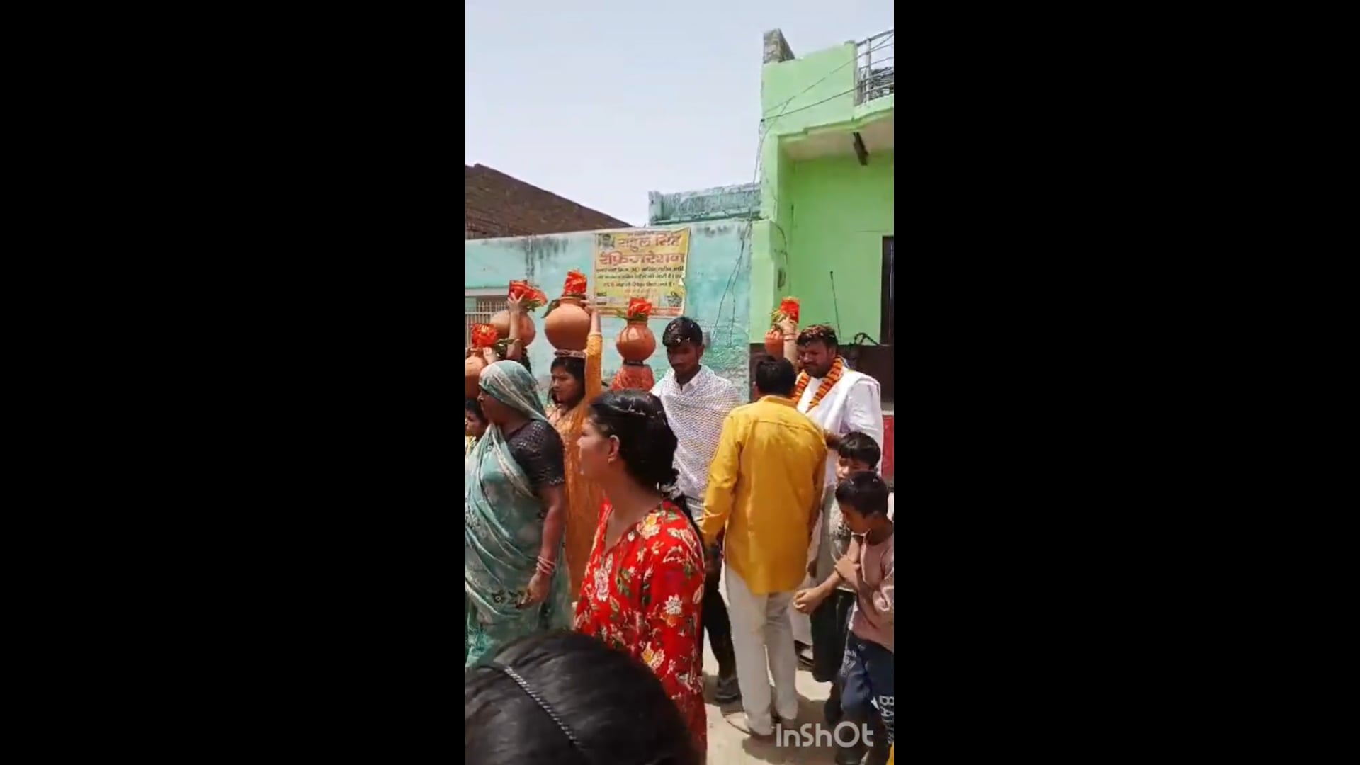 गांव  आझई खुर्द में भव्य कलश यात्रा के साथ श्रीमद् भागवत कथा का हुआ शुभारंभ 
