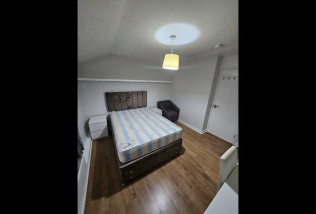 Tottenham Hale House nice  Garden + Lounge, 2 bath Main Photo
