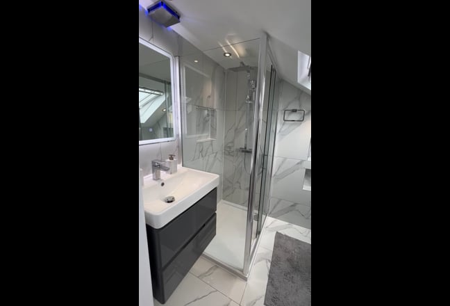 New Double Room En-suite| &pound;650 per month inc bills Main Photo