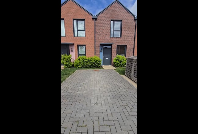 Furnished 2 Bed, 3 Bath House with Parking Main Photo