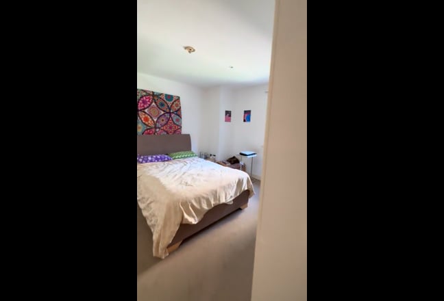 Bright & Spacious Ensuite Room in E16 Main Photo