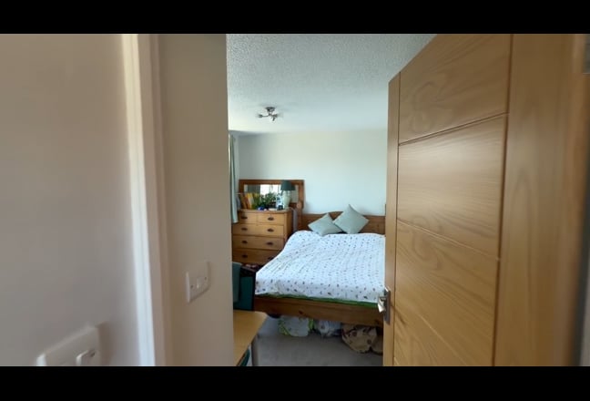 Village vibe, Double Bedroom, large kitchen. Main Photo