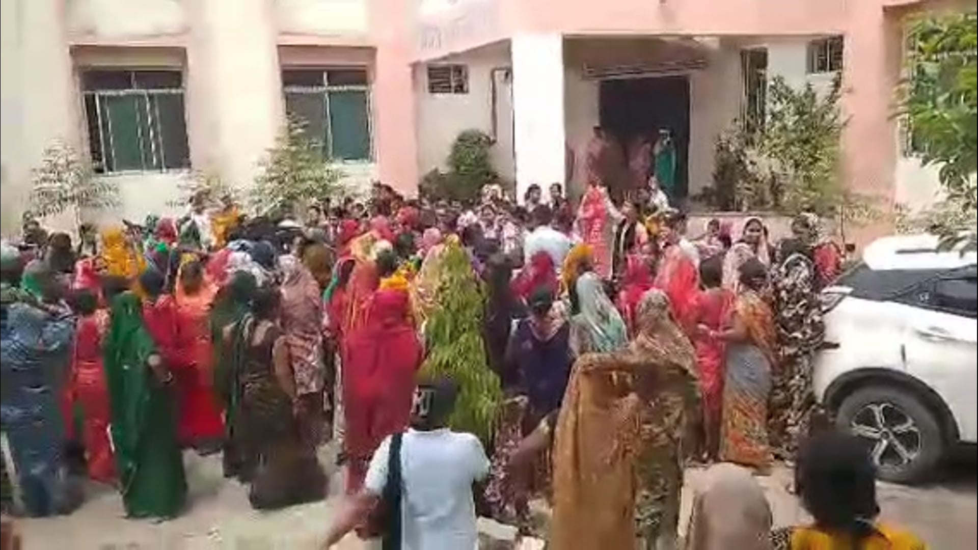 एएनएम कॉलेज में भोजन-पानी विवाद ने लिया हिंसक रूप, छात्राओं-जीविका दीदियों में भिड़ंत, पांच घायल