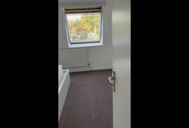 Large Double Room in Relaxed House Main Photo