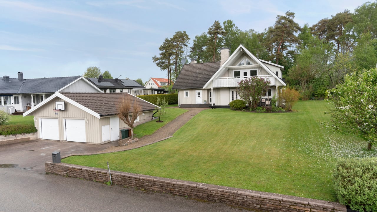 8 rum Villa på Klövervägen 8 Centrala Vårgårda Vårgårda kommun - video