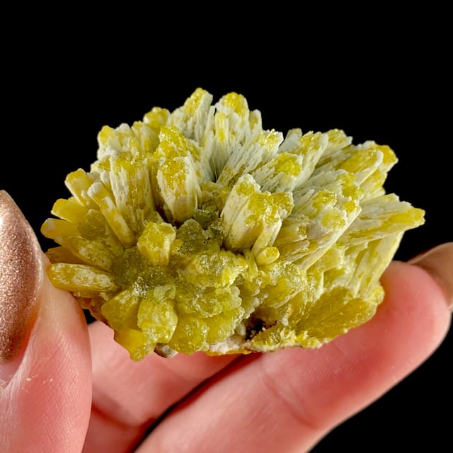 Pyromorphite partially pseudomorphing to Plumbogummite | Yangshuo Mine ...
