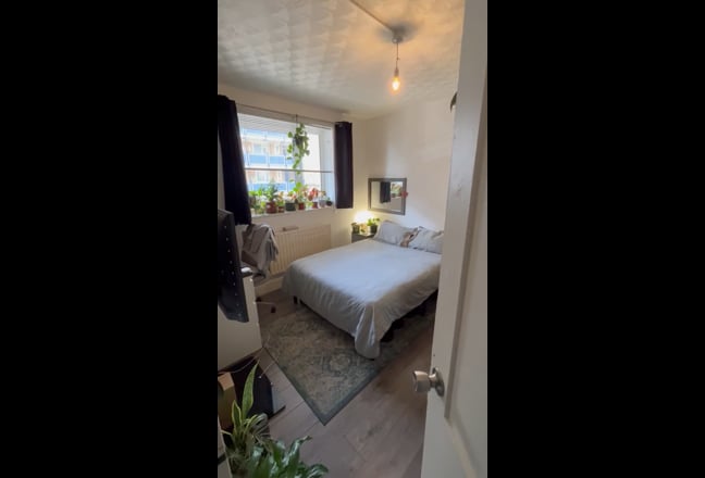 Double room in a 3 bed Flat Main Photo