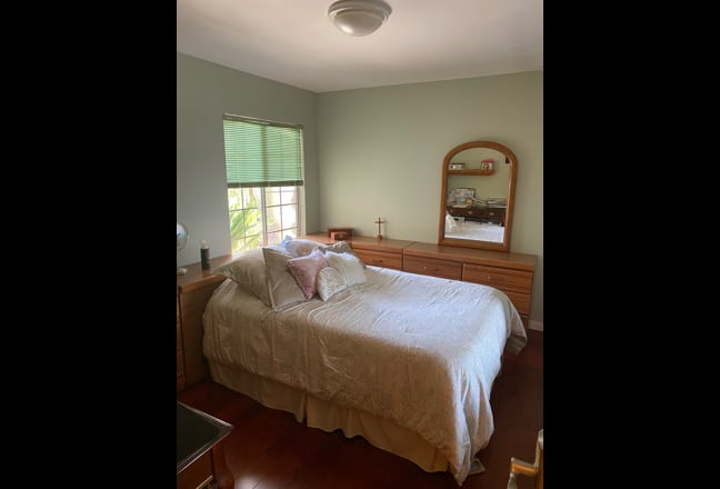 Beautiful Room in a Nice House & safe Neighborhood Main Photo