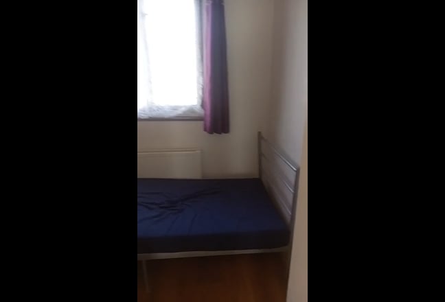  Single Bedroom for Vegetarian in Wembley Bills In Main Photo