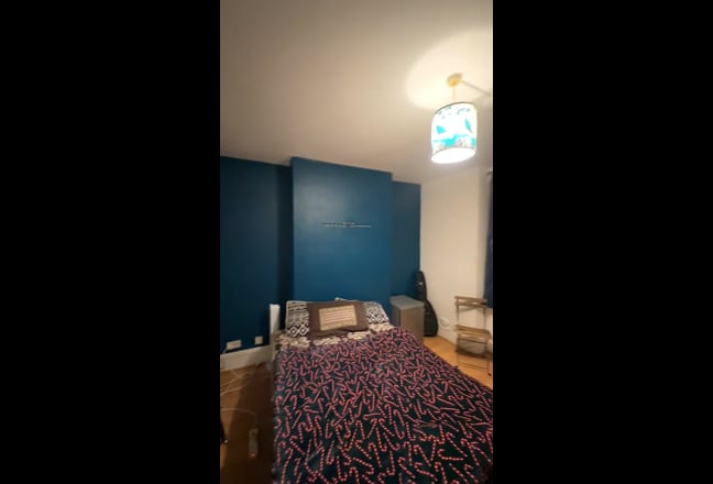 Spacious double room available for rent  Main Photo