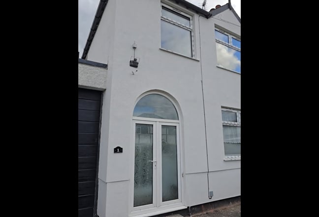 Large Double Rooms – Beautiful House with Driveway Main Photo