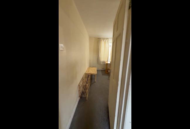 Spacious LARGE Double Room in Hounslow West - TW4  Main Photo