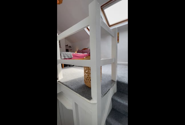 Spacious double room in cosy house Burley Main Photo