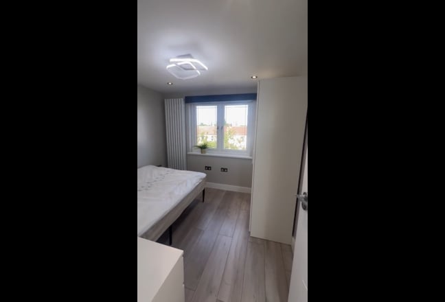 New Double Room En-suite| &pound;700 per month inc bills Main Photo