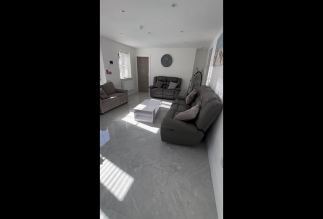 Luxury Room BS10 Main Photo
