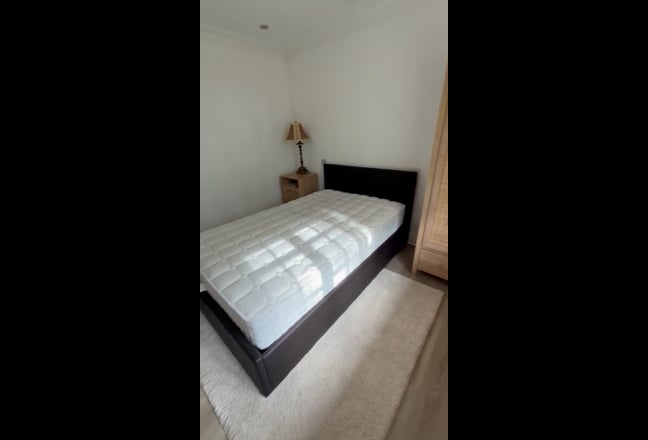 Ensuite room with parking  Main Photo