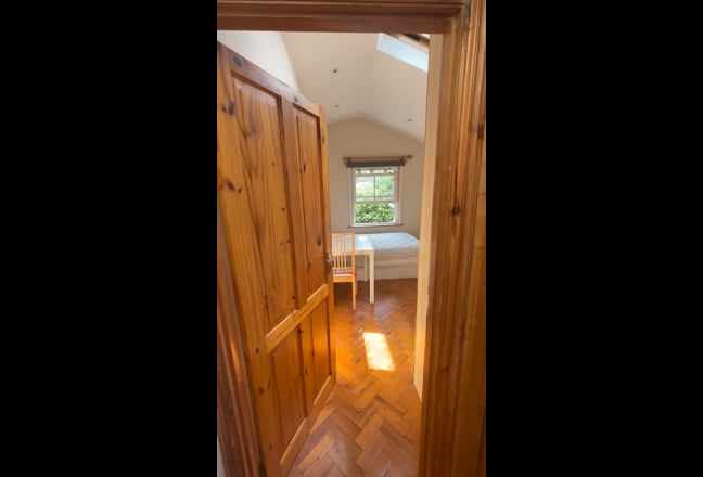 Beautiful room in the heart of West Hampstead Main Photo