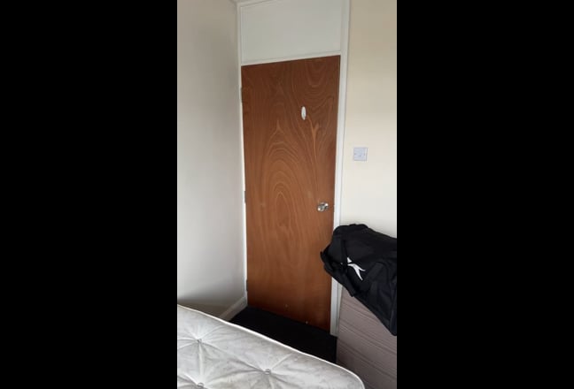 Room to sublet June - July Main Photo