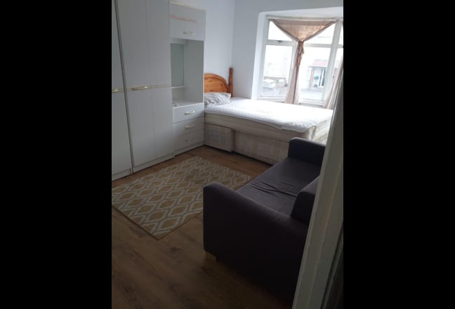Double  Room in a House Main Photo